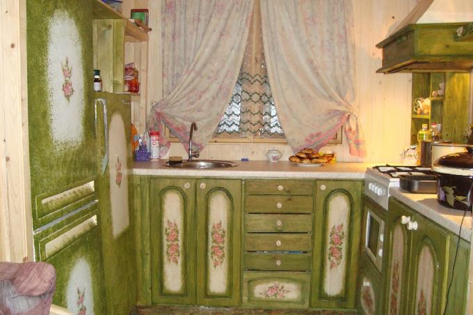 Restauratie van een keukenset (42 foto's), hoe u oude meubels met uw eigen handen kunt transformeren: een masterclass, instructies, foto- en videolessen, prijs