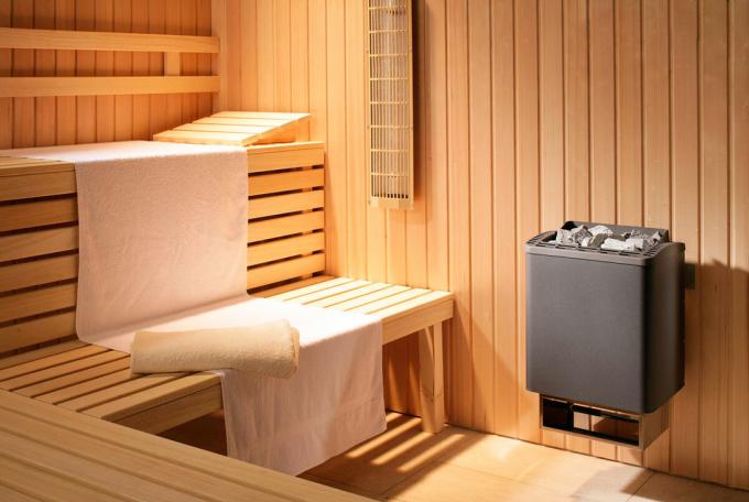 Sauna in het appartement met zijn handen: en communicatieapparatuur