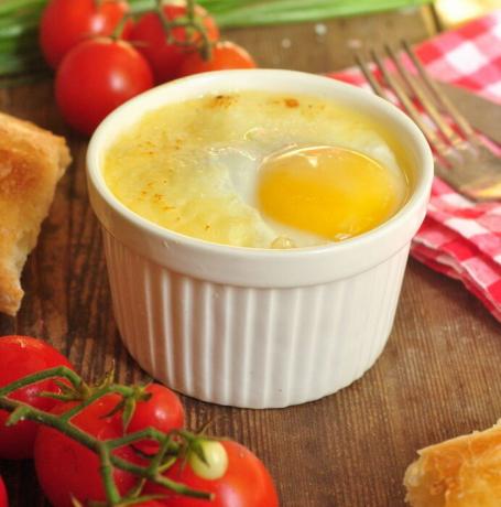 Eieren-Kokot - een favoriete gerecht van het Frans.