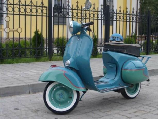 De eerste Sovjet-scooter.