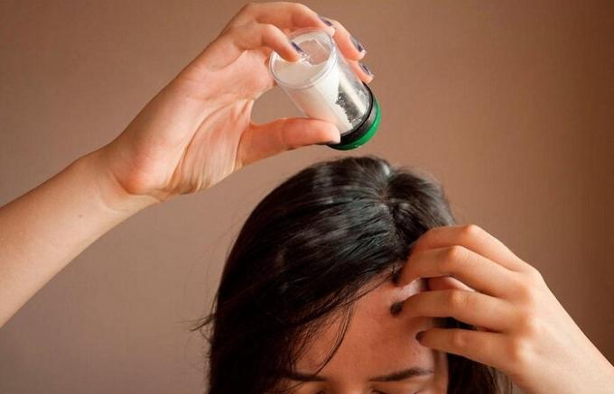 Een snufje zout in de shampoo: een geheim dat geen pijn doet om een ​​meisje om te zorgen voor haar schoonheid te nemen kennen