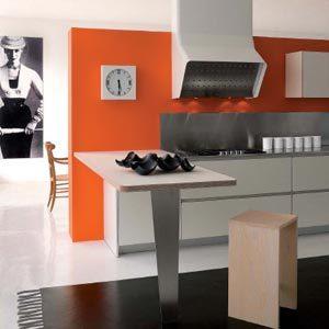 oranje en witte keuken