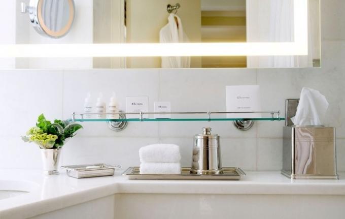 De sneeuwwitte badkamer: 5 netheid geheimen van luxe hotels werknemers