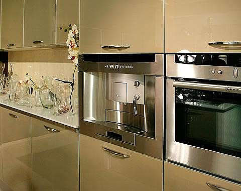 Een moderne keuken is moeilijk voor te stellen zonder oven en andere huishoudelijke apparaten.