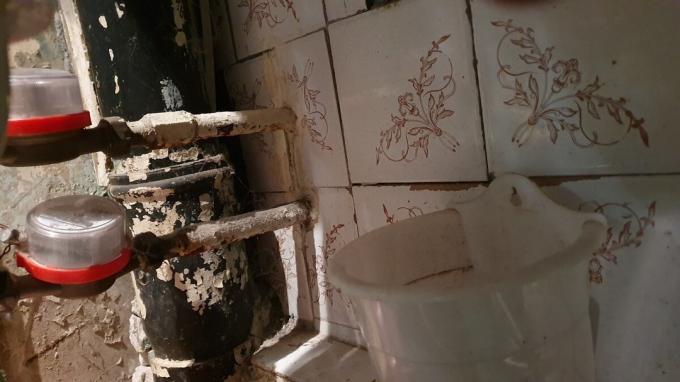 IJzeren pijpen zamurovovali 30 jaar geleden in de muren, en ze nog steeds niet stromen, het is vreemd