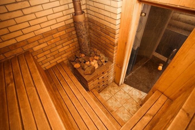 Houtgestookte sauna: het gebruik van menselijke