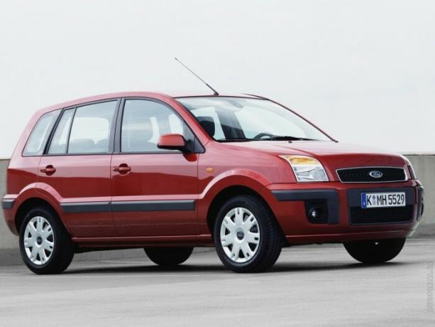 Kleine MPV Ford Fusion werd geproduceerd in de eerste plaats voor de Europese markt. | Foto: ford.autoportal.ua.