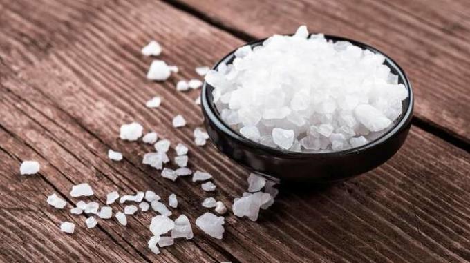 Epsom zout heeft ongelooflijk veel kwaliteiten, dus het kan geen kwaad in elk huis medicijnkastje te houden. / Foto: remedioscaserostop.com. 