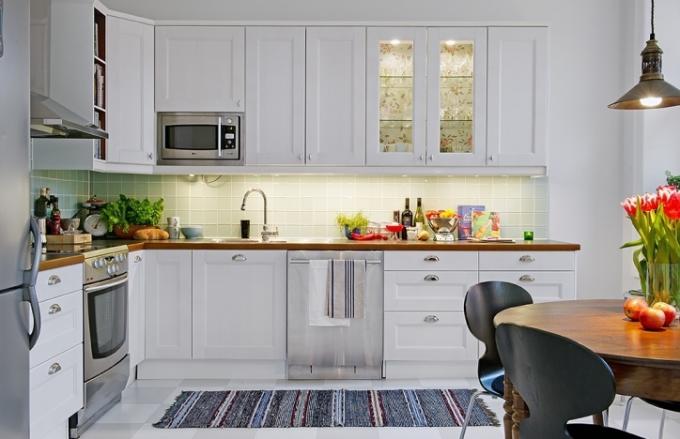 Keuken in Scandinavische stijl (39 foto's): video-instructies voor doe-het-zelf-installatie, welk meubilair te kiezen voor het interieur van een Zweedse keuken, prijs, foto