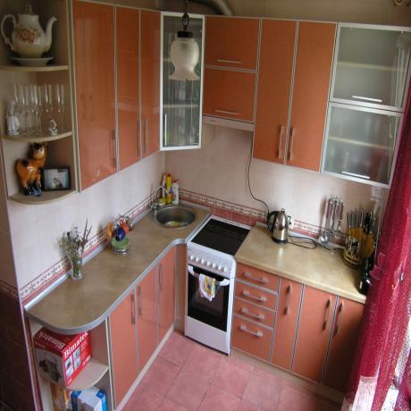 Hoe een kleine keuken uit te rusten (45 foto's) 5 m2 met uw eigen handen: video-instructies voor het regelen van een kleine keukenruimte, foto en prijs
