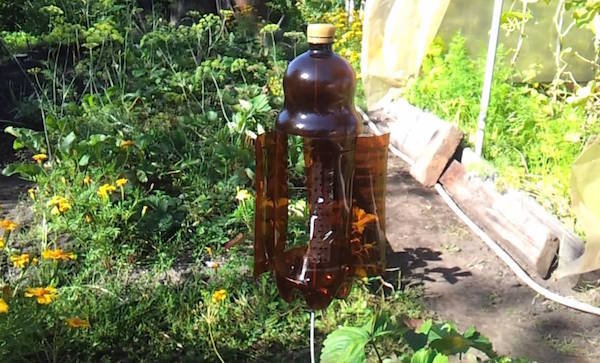 Praktisch gebruik van plastic flessen in de tuin (deel 2)