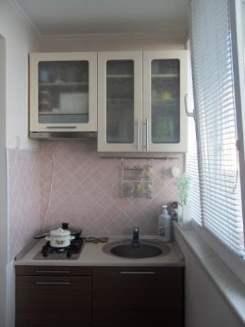 keukenontwerp voor een keuken met een balkon