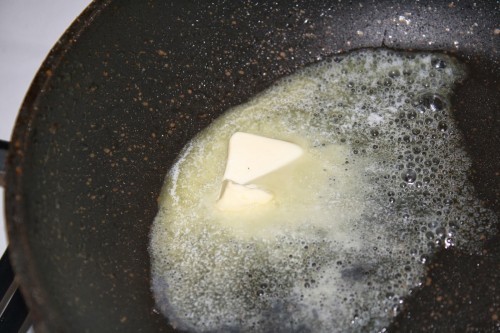 Schuim en korrels bij het koken zijn een teken van goede olie