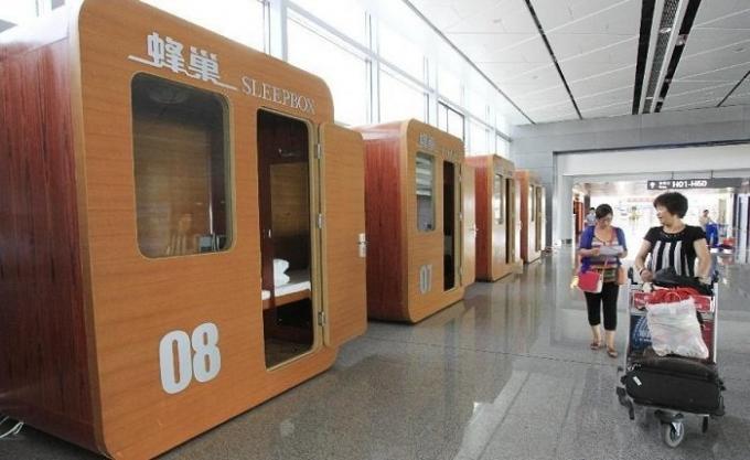 Sleepbox - capsulaire mini-hotel op de luchthaven in Xi'an (China).