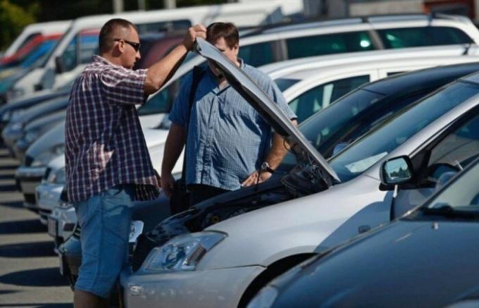 Ervaren monteur genaamd de 7 plaatsen waar je wilt zien door te kiezen voor de auto op de "secundaire huisvesting"