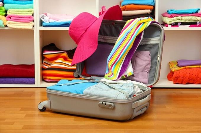 Suitcase is een uitstekende optie Opslag van onnodige dingen. / Foto: vtemu.byReklama