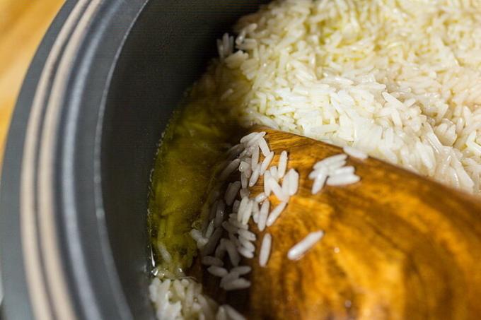 Rice mag niet worden gestoord tijdens het koken. advertentie