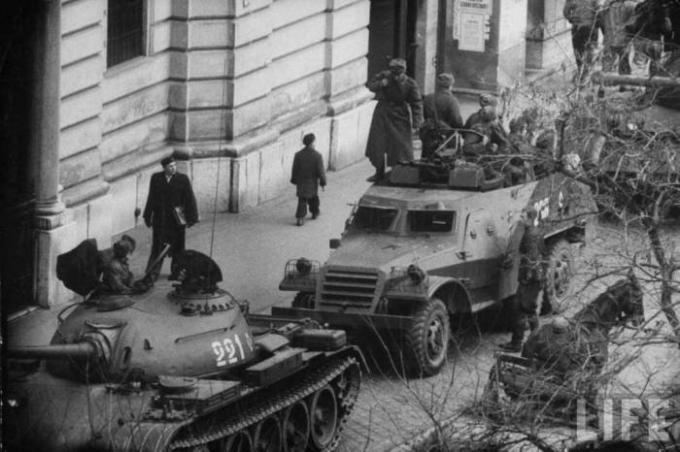 De onderdrukking van de Hongaarse opstand in het KGB-account.