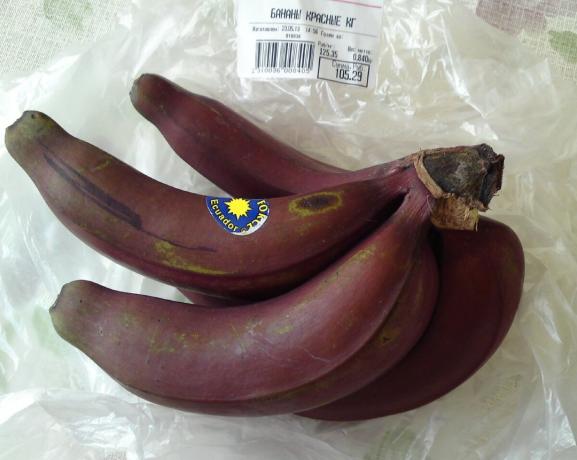 Schappen van de supermarkt waren rode bananen: wat ze proeven? Ik deel hun ervaringen