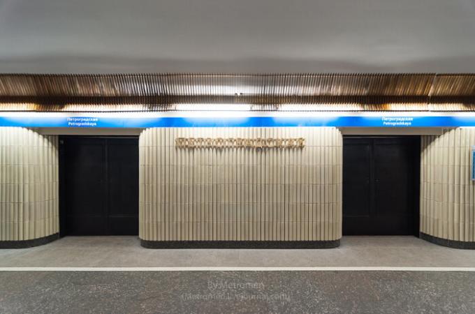 Waarom in de St. Petersburg metrostations werden gebouwd met deuren op het platform