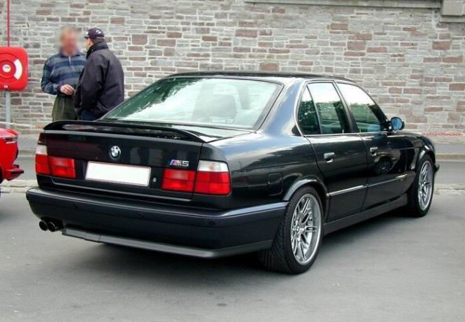 BMW 5 - een geavanceerde versie van de gebruikelijke "vijf". | Foto: a2goos.com.