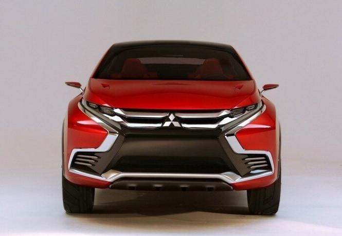 Vanaf 2015 crossovers Mitsubishi Outlander kreeg een X-vorm van "Klem". | Foto: avtosreda.ru.