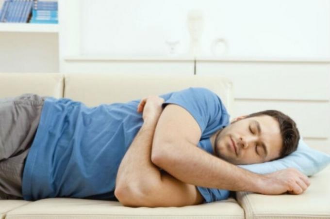Mensen die lijden aan snurken, is het het beste om te slapen aan uw kant. / Foto: izvestia.kiev.ua. 