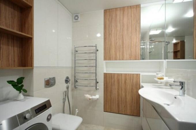 Het creëren van een "natte badkamer" Europese stijl heeft bijgedragen tot de grootte van een badkamer te verminderen. | Foto: interiorsmall.ru.