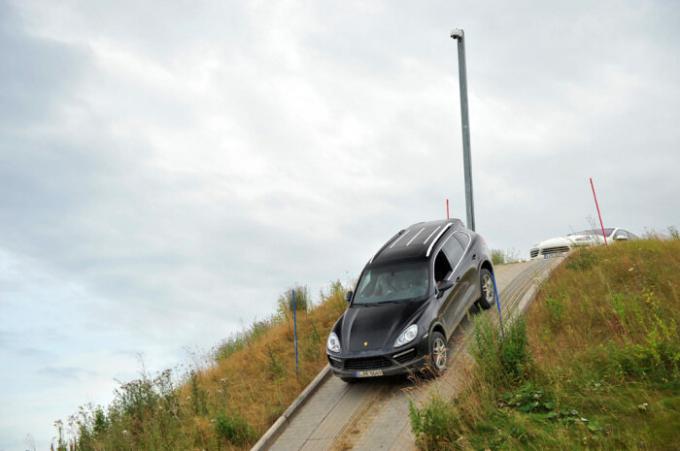 Beweeg op de afdaling noodzaak om terugschakelen. | Foto: avtogai.ru. 