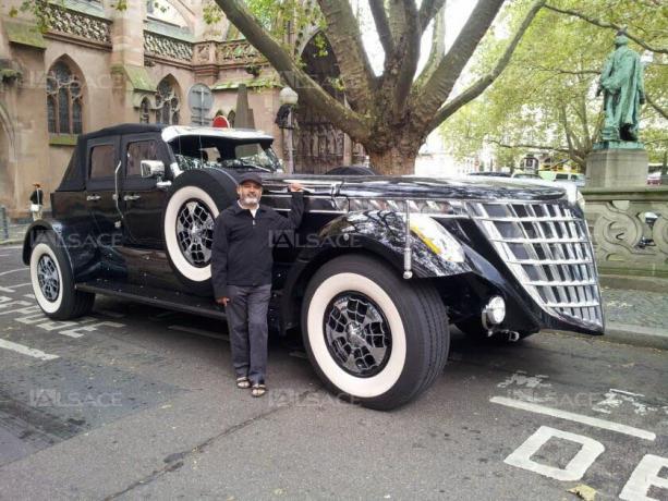 Sheikh Hamad bin Hamdan Al Nahyan, met zijn auto Giant Spider in Straatsburg