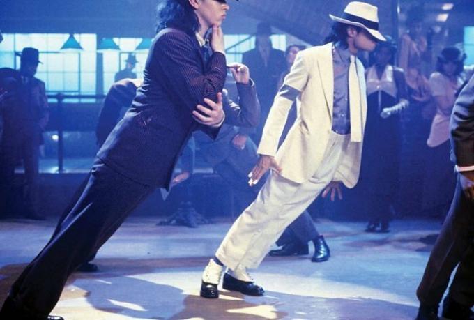 Zoals Michael Jackson was in staat om de zwaartekracht te verslaan, het uitvoeren van zijn legendarische helling