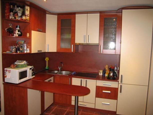 Keukenkasten voor een kleine keuken (42 foto's): doe-het-zelf video-instructies voor installatie, prijs, foto