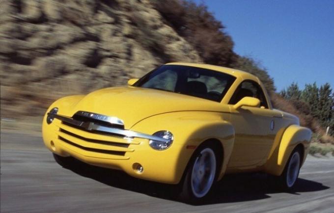 Pickup-converteerbare Chevrolet SSR gaf een korte periode, 2003-2006. | Foto: cheatsheet.com.