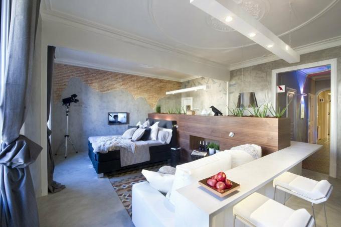 Bachelor appartement 35 m²: meubilair in het centrum en een transparante badkamer