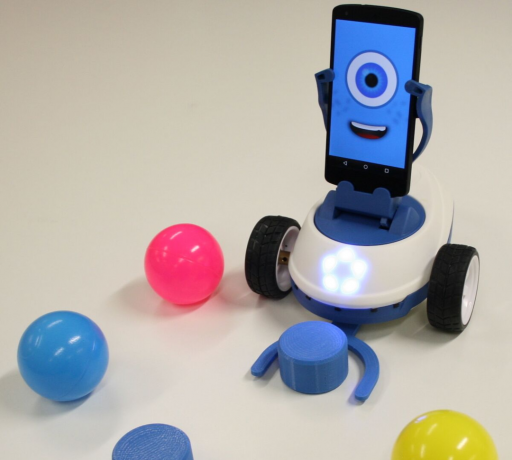 Robobo Educatieve Robot voert de gebruiker geprogrammeerde acties