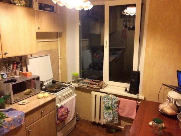  De keuken in de "Chroesjtsjov" voor en na reparaties.