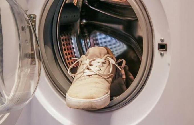 Hoe om schoenen te wassen in de machine.