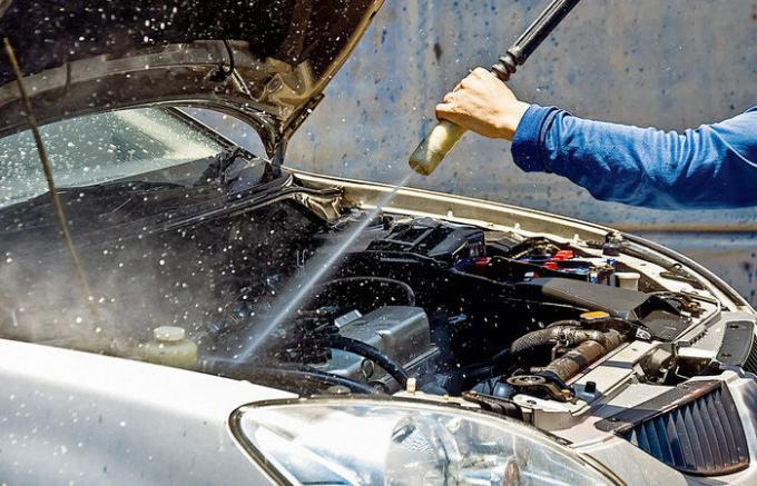 Waarom is het belangrijk om de motor te wassen en hoe je het goed doet