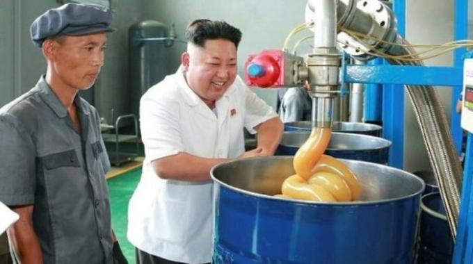 Van bijzonder belang voor voedsel en aan jezelf. Op de foto, Kim Jong-un / Foto: cn15.nevsedoma.com.ua. 