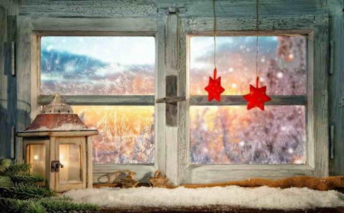 15 ideeën over hoe je een huis of een huisje voor Kerstmis versieren