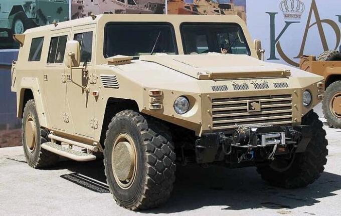 Arabisch SUV Nimr - een kopie van de Russische "Tiger". | Foto: militarycat1.blogspot.com.
