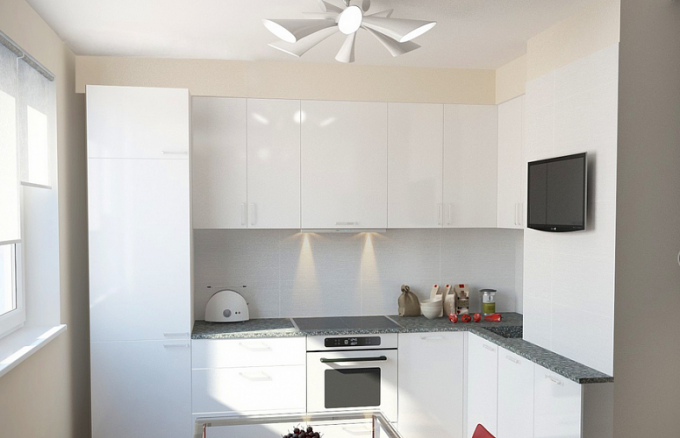 Wit is misschien niet de meest praktische kleur voor de keuken, maar het speelt goed om de ruimte uit te breiden.