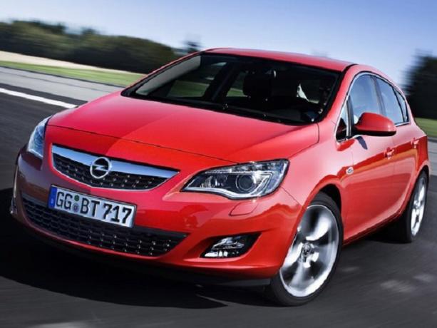 Opel Astra - het meest populaire model van de Duitse automaker. | Foto: caradisiac.com.
