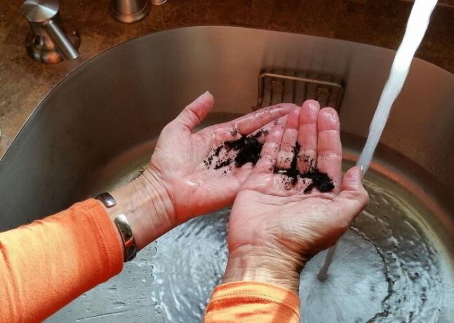 Soms is het handig om je handen koffiedik te wassen. / Foto: 3.bp.blogspot.com