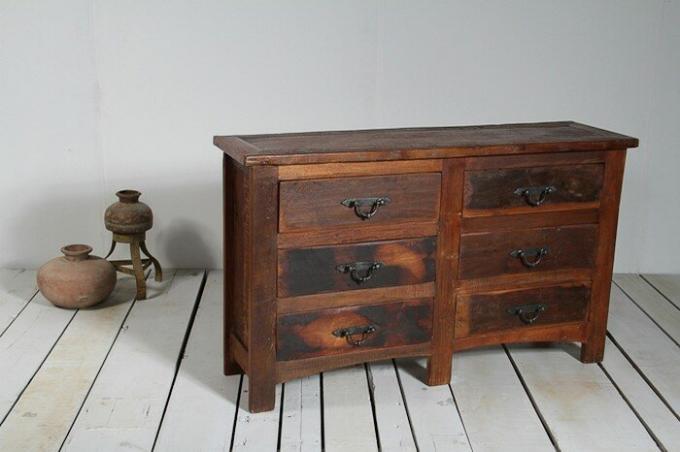 Old dressoir - mooie, maar in het moderne interieur is niet langer geschikt